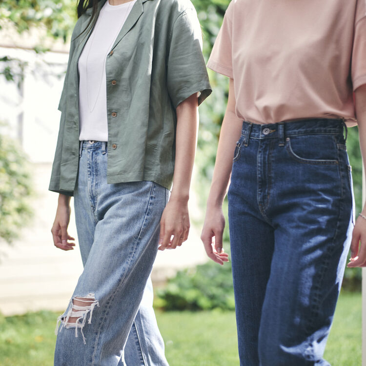 women wearing UNIQLO mom jeans