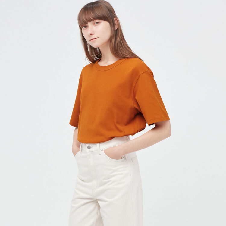 woman wearing Uniqlo U T-shirt