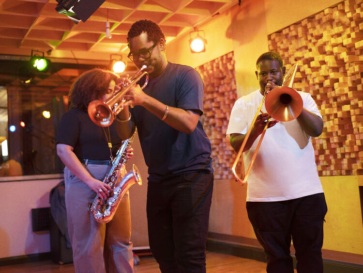 people wearing UNIQLO AIRism