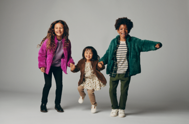 model wearing UNIQLO fluffy fleece