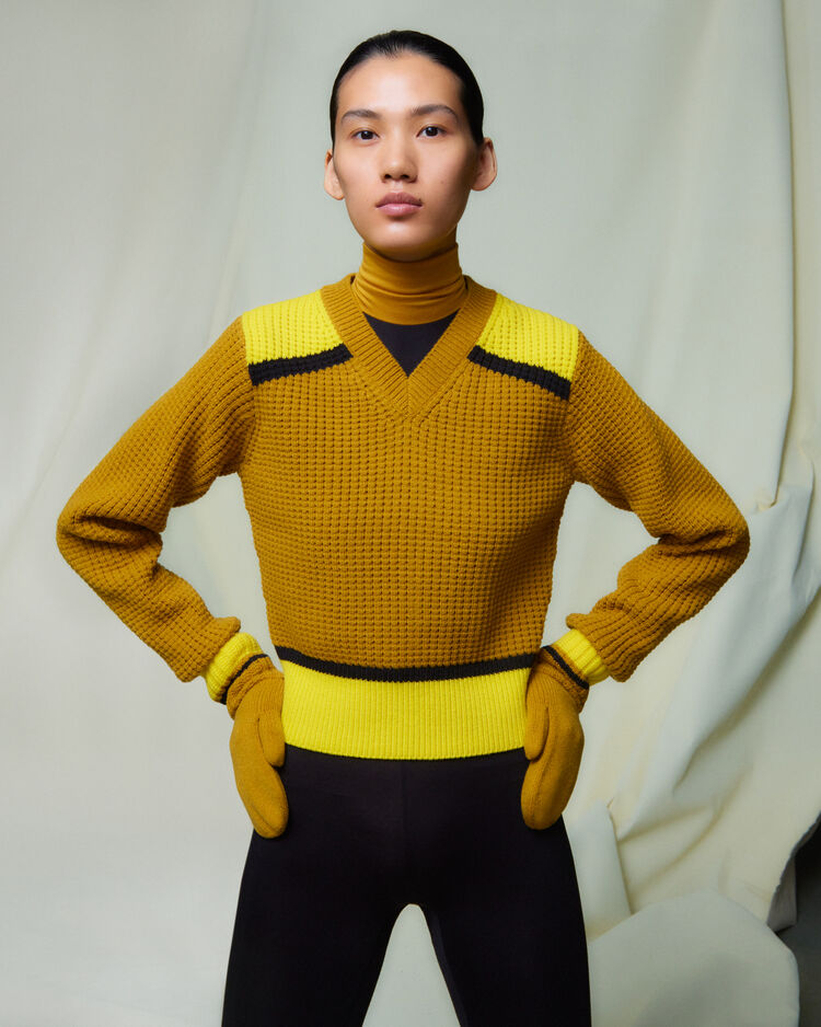 model wearing UNIQLO and MARNI popcorn V neck jumper
