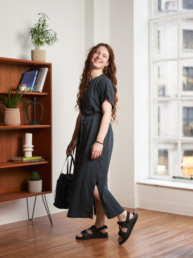 model wearing Uniqlo U Spring/Summer2023