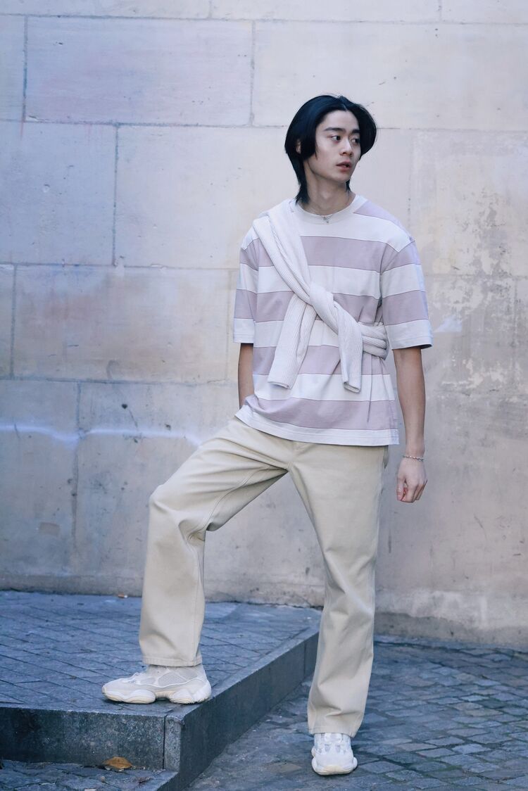model wearing Uniqlo U Spring/Summer2023