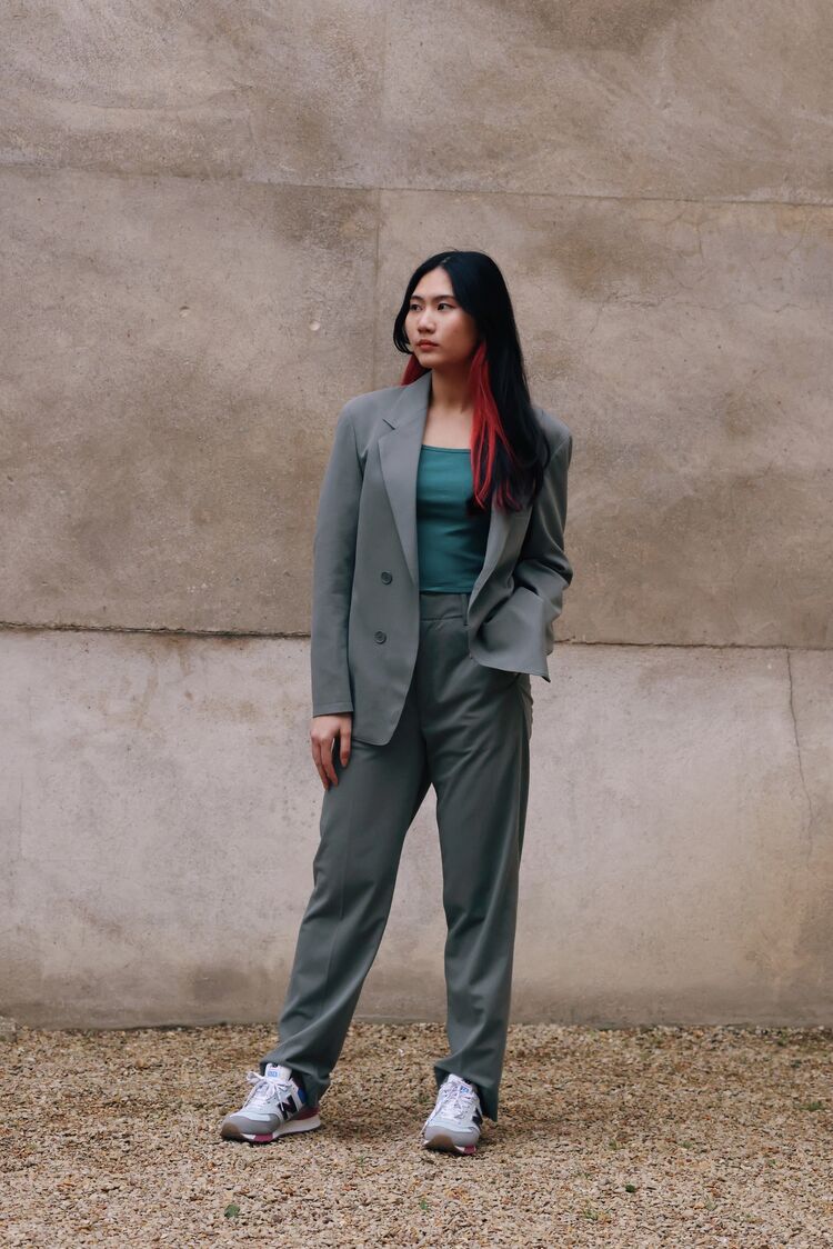model wearing Uniqlo U Spring/Summer2023