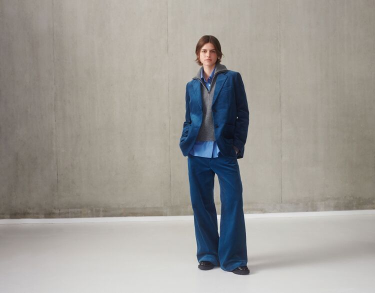 model wearing UNIQLO : C