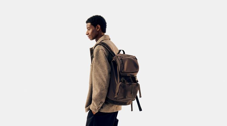 model wearing Uniqlo U Autumn/Winter 2023