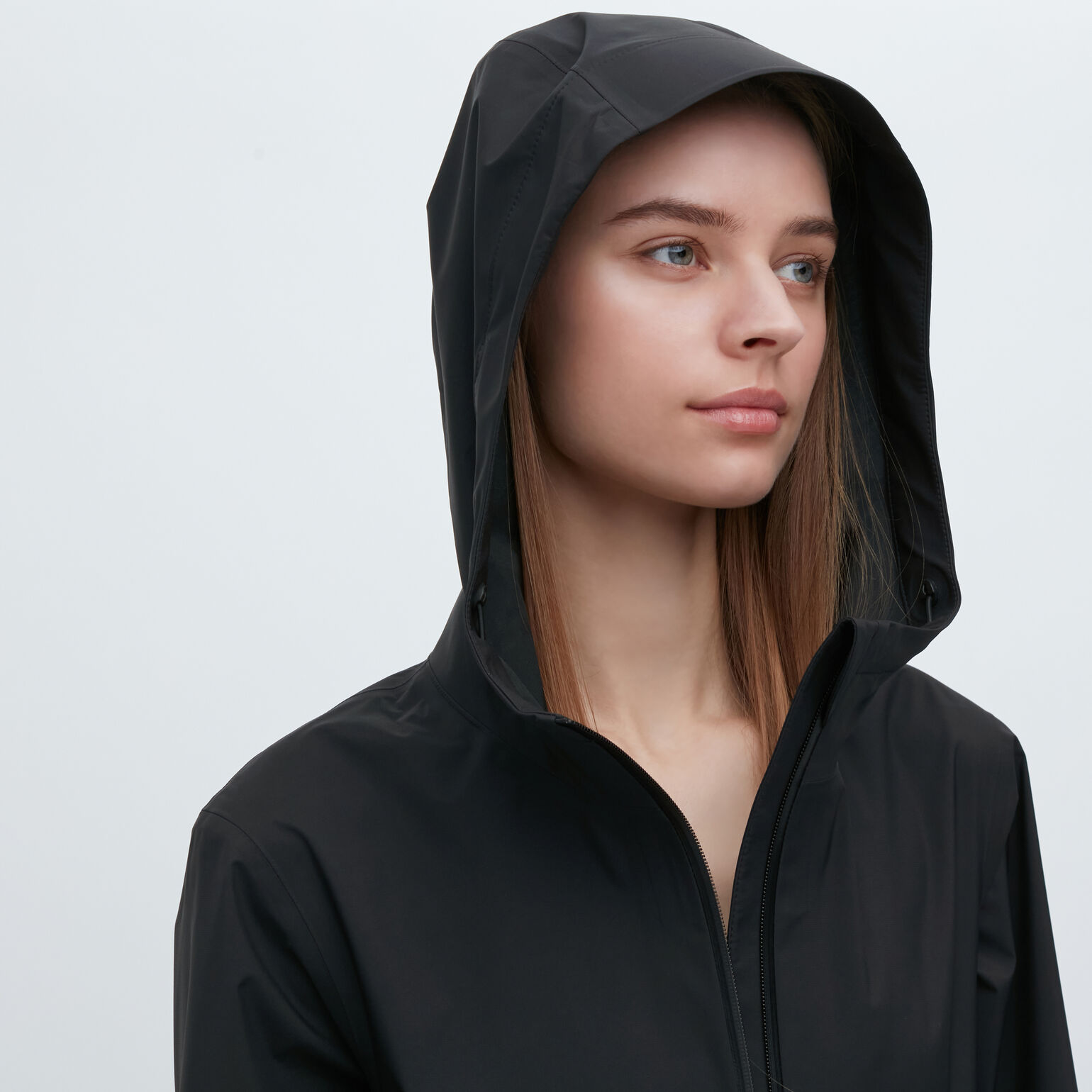 model wearing UNIQLO BLOCKTECH
