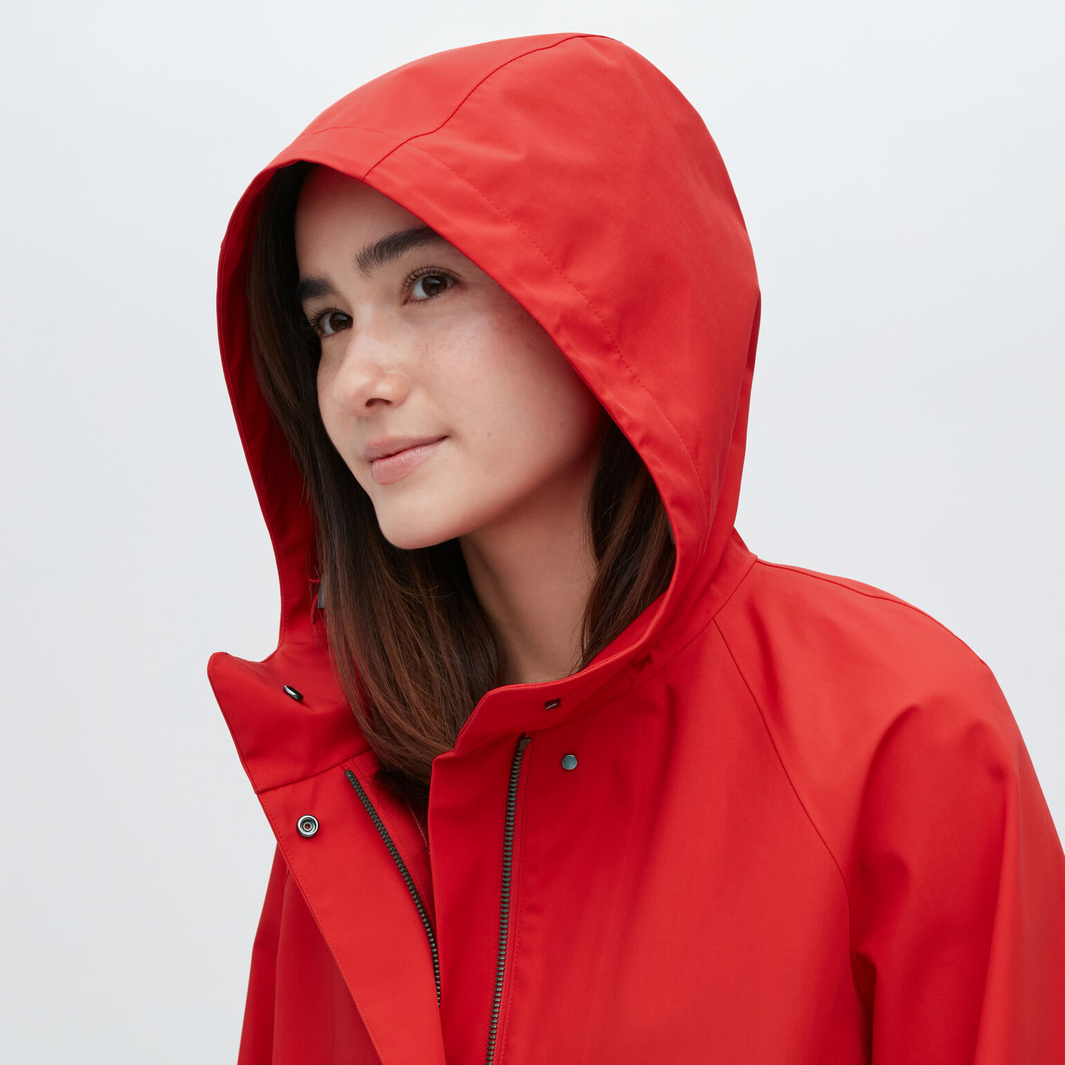 model wearing UNIQLO BLOCKTECH