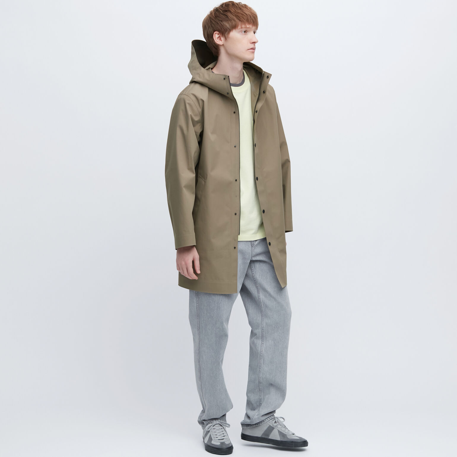 model wearing UNIQLO BLOCKTECH
