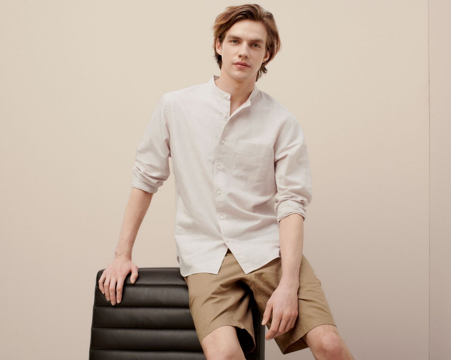 Man wearing a linen grandad collar shirt and linen shorts