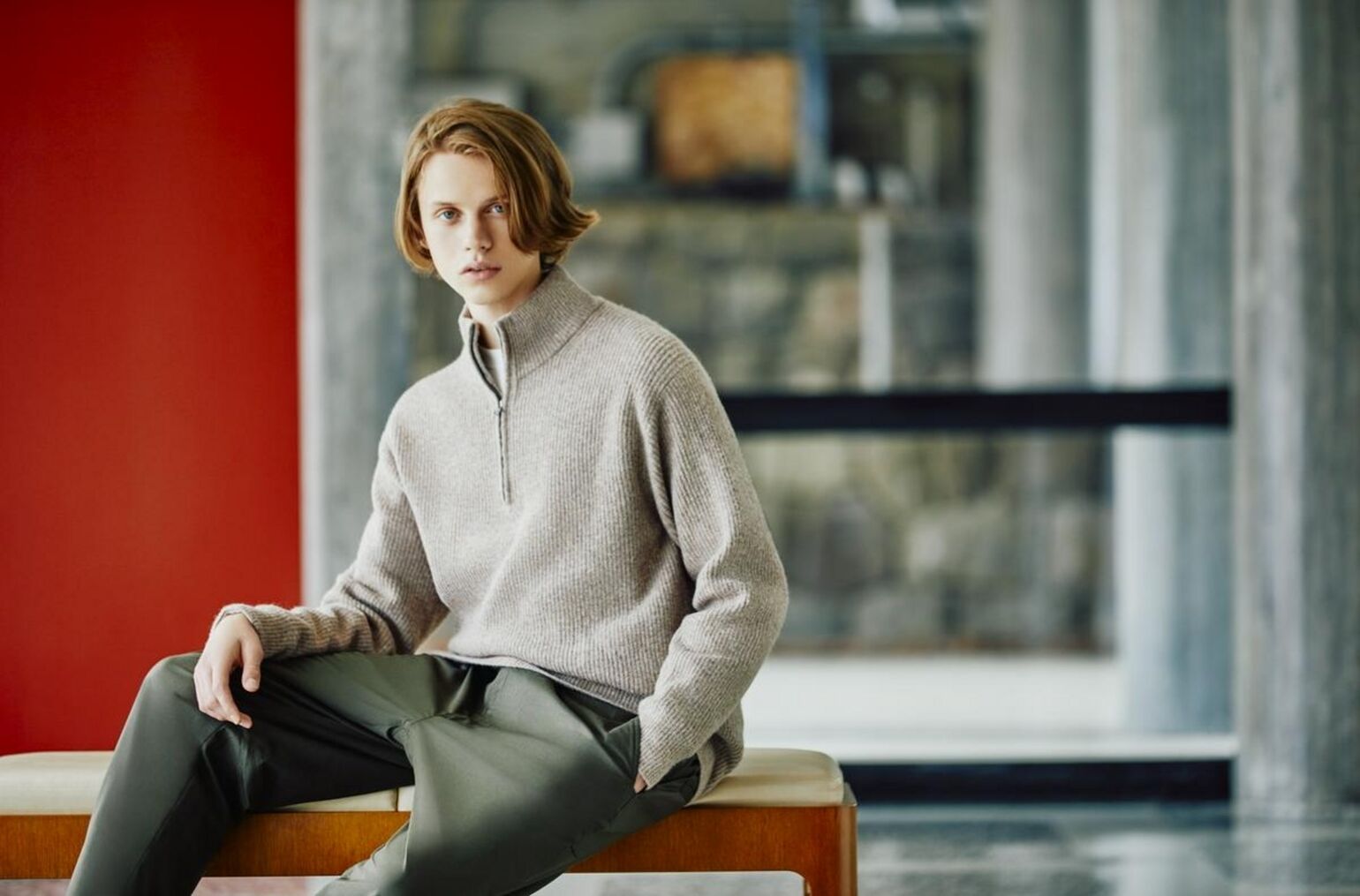 man wearing UNIQLO soufflé jumper