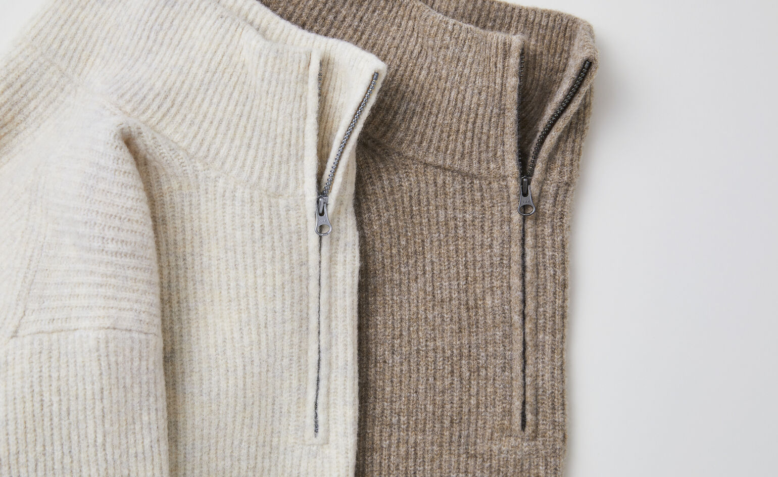 UNIQLO soufflé knits in off-white and natural colours