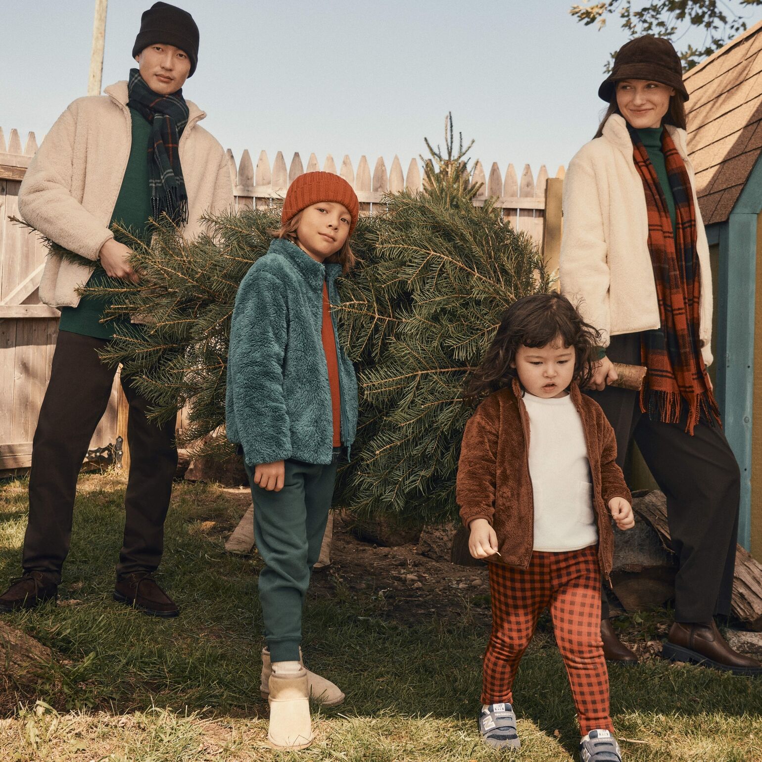 family wearing UNIQLO fluffy fleece