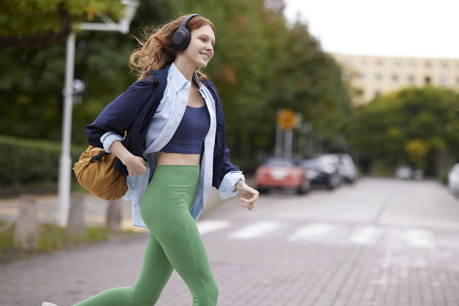 model wearing UNIQLO AIRism leggings