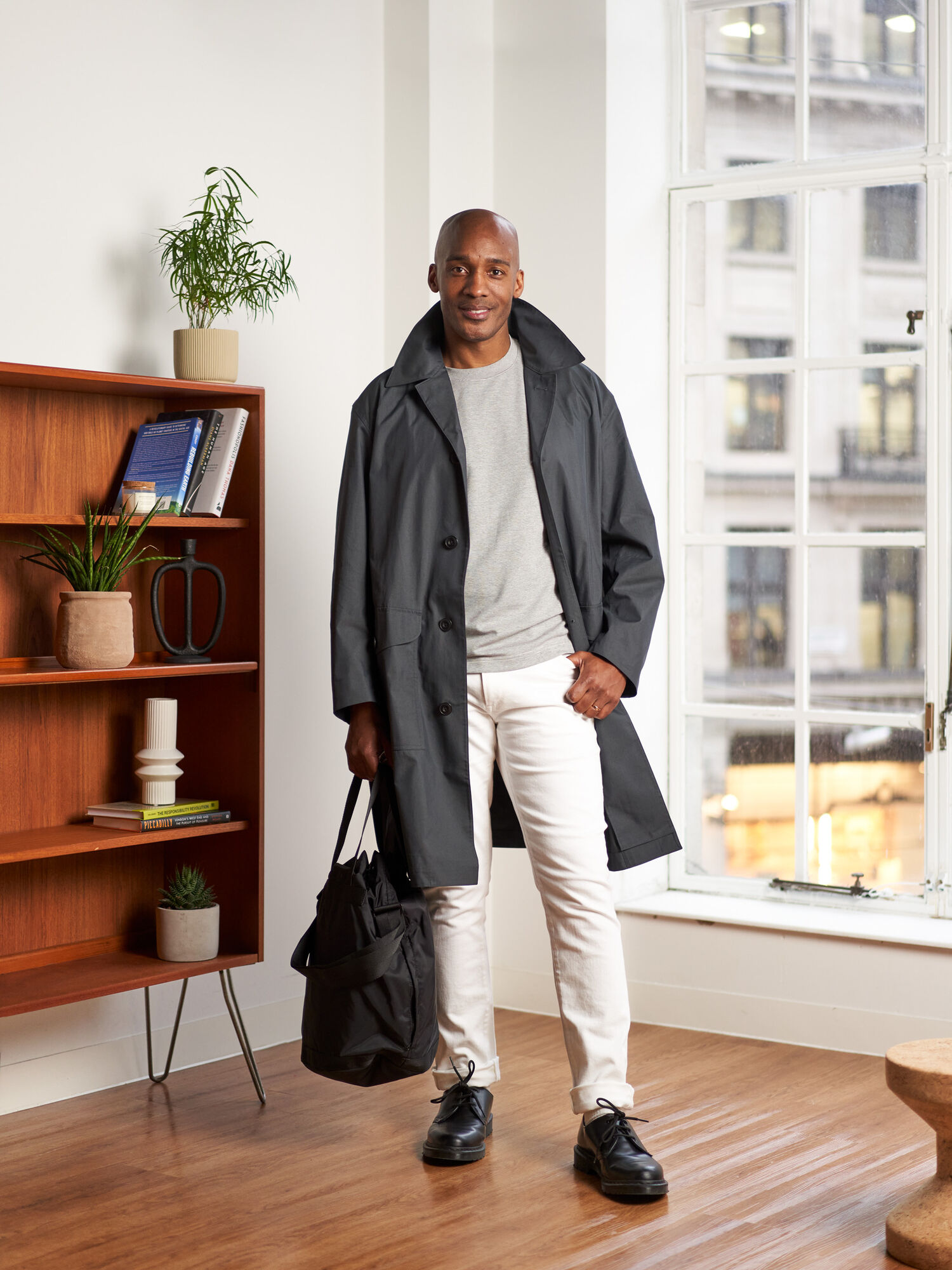 model wearing Uniqlo U Spring/Summer2023