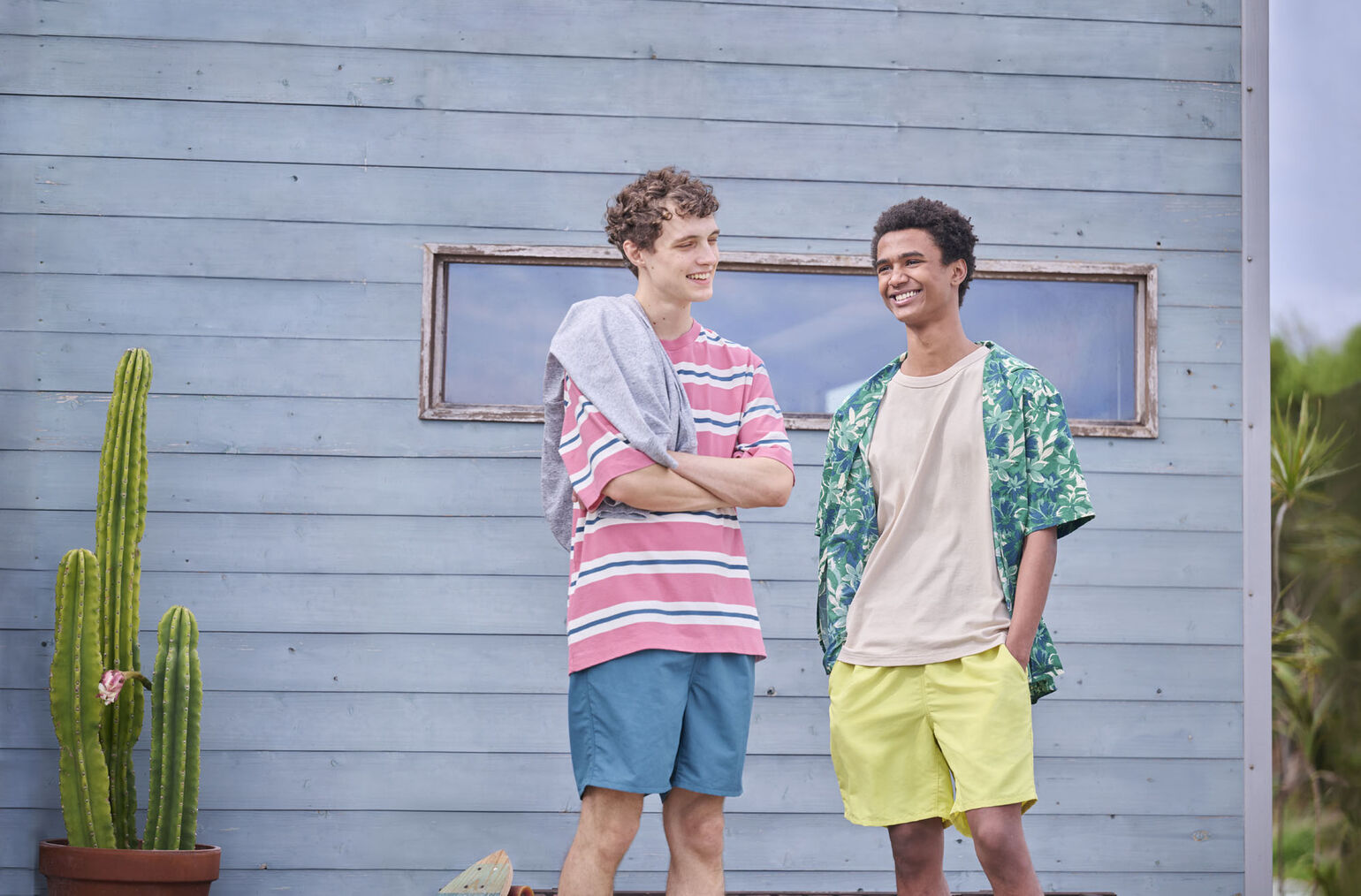 models wearing UNIQLO shorts