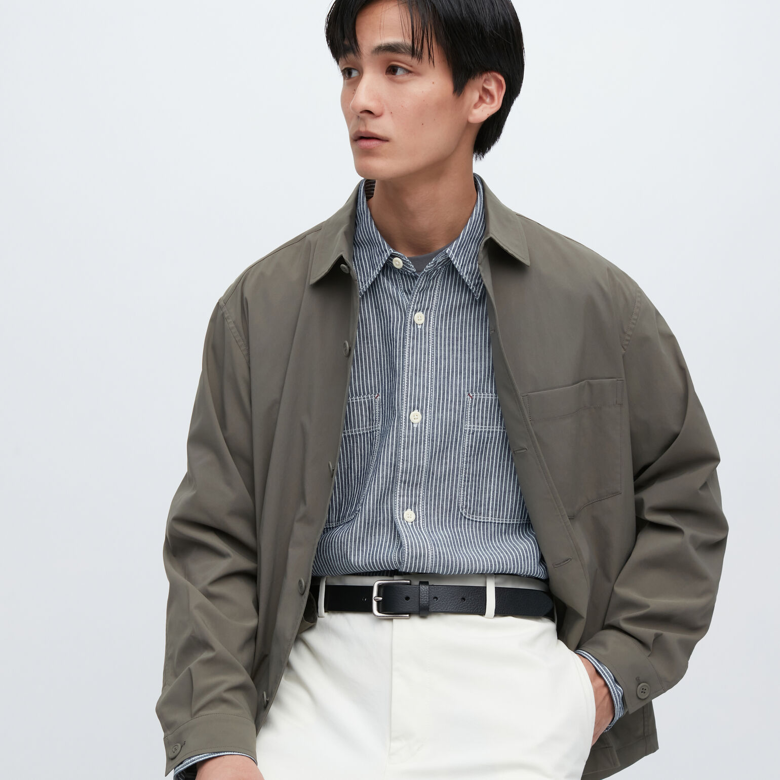 model wearing UNIQLO Italian leather belt