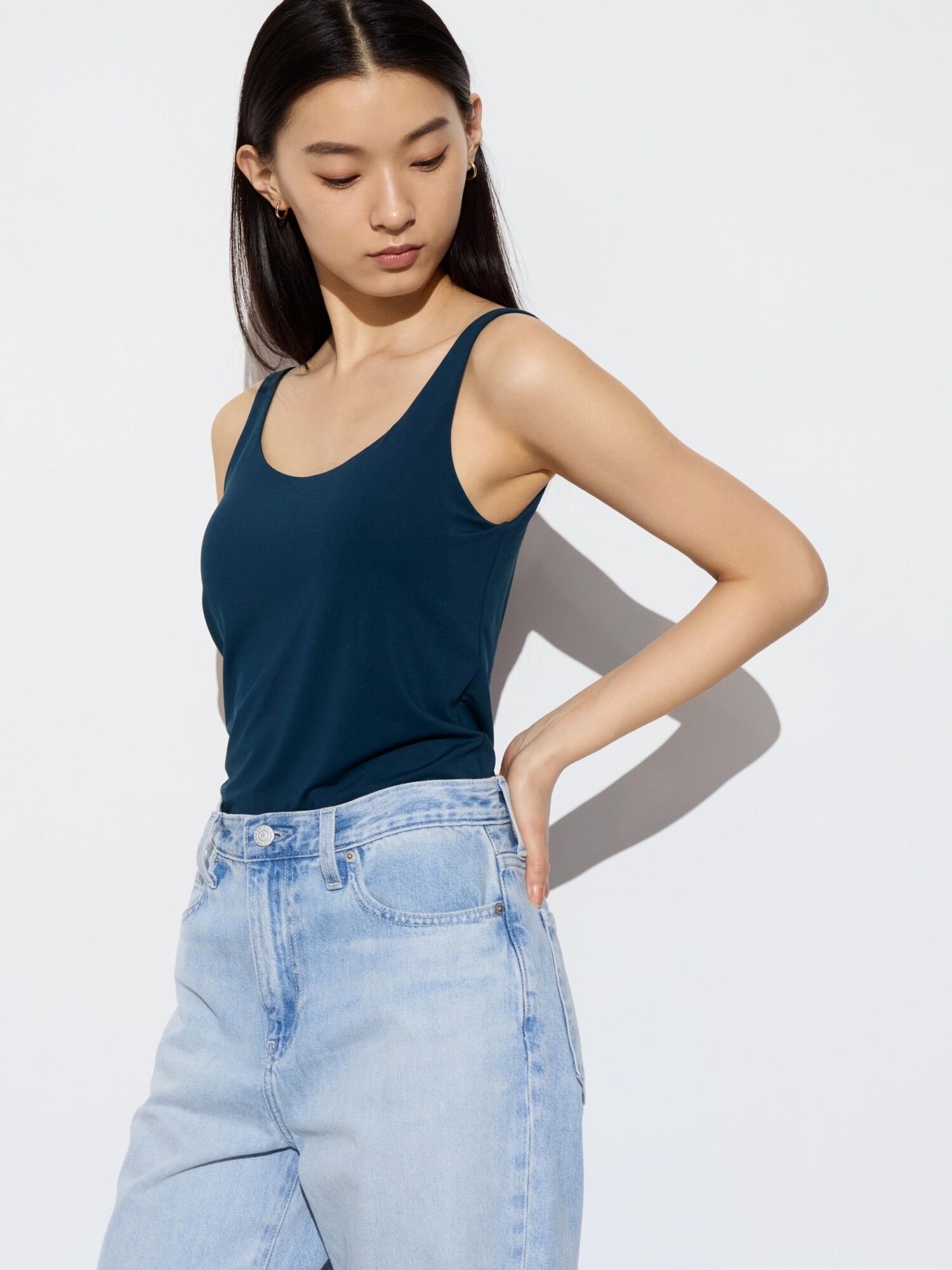model wearing AIRism Sleeveless Bra Top