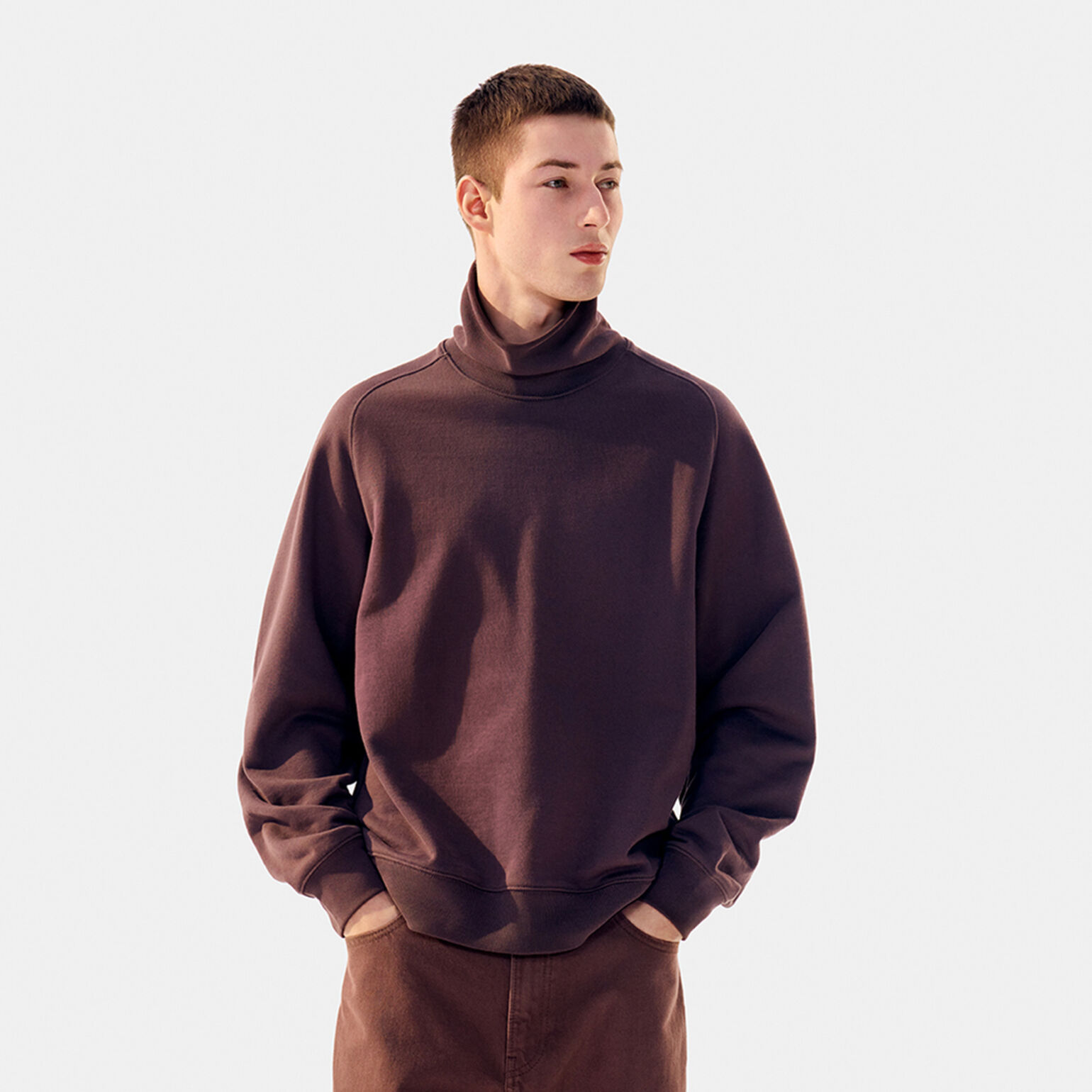 model wearing Uniqlo U Autumn/Winter 2023