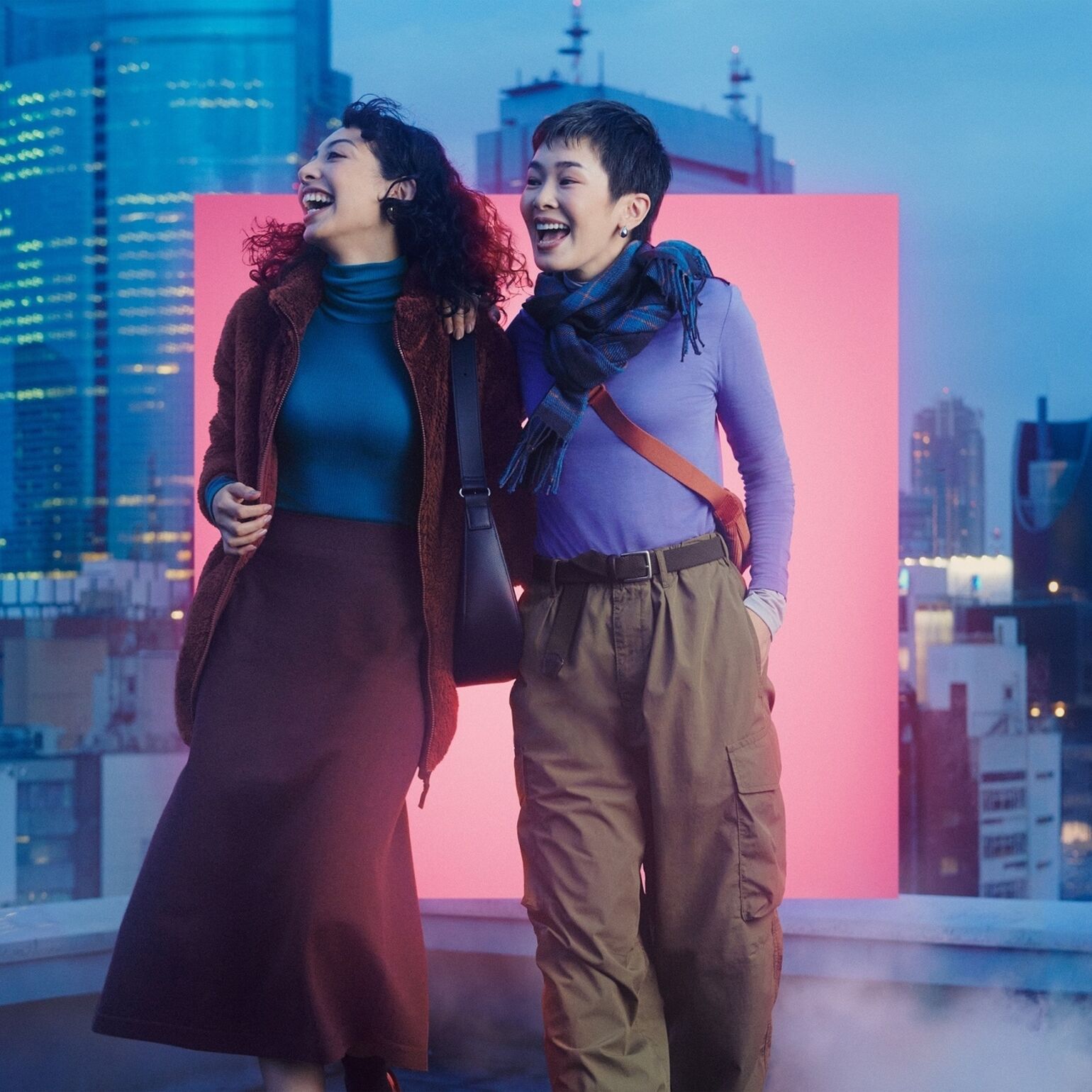 Two women wearing UNIQLO HEATTECH