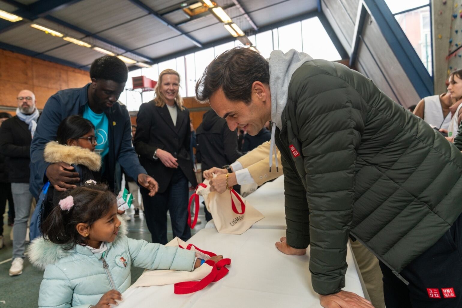 Roger Federer meets La Courneuve residents