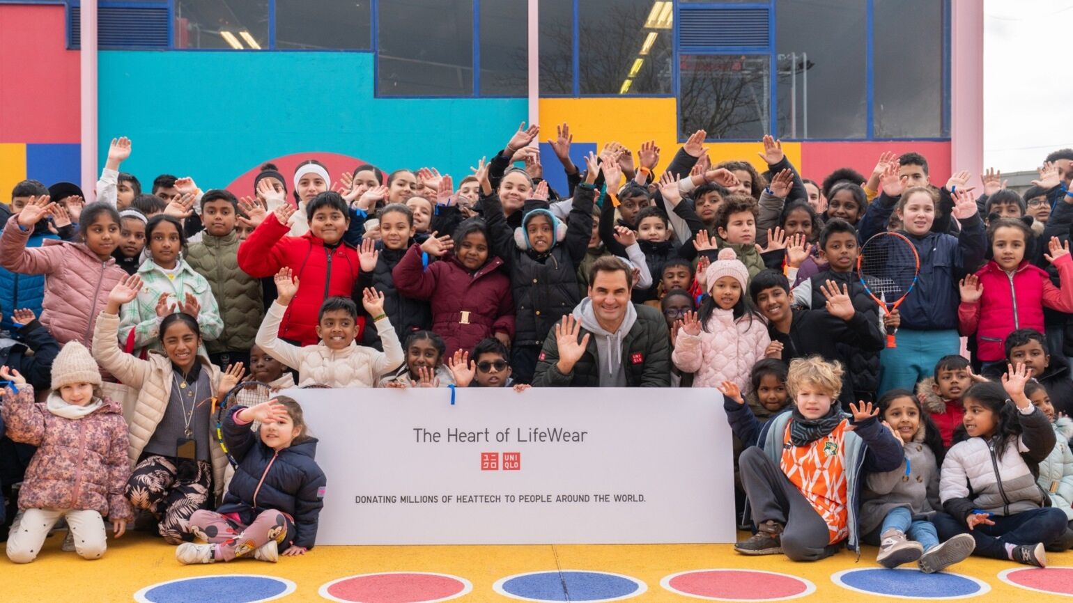 UNIQLO and Roger Federer delivered HEATTECH in France
