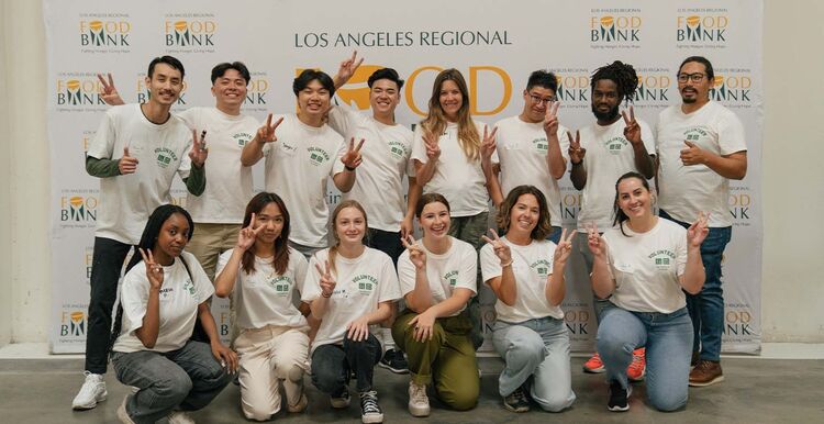 UNIQLO employees based in Los Angeles giving bak at the LA Food Bank