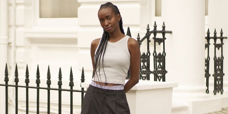 model wearing Ribbed Cropped Fit Sleeveless Bra Top