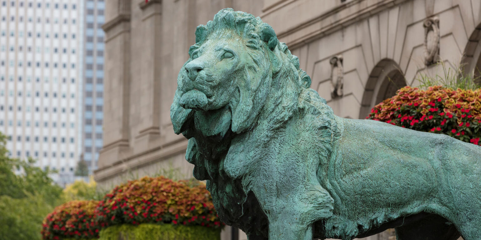 Lion statue outside the Art Institute of Chicago