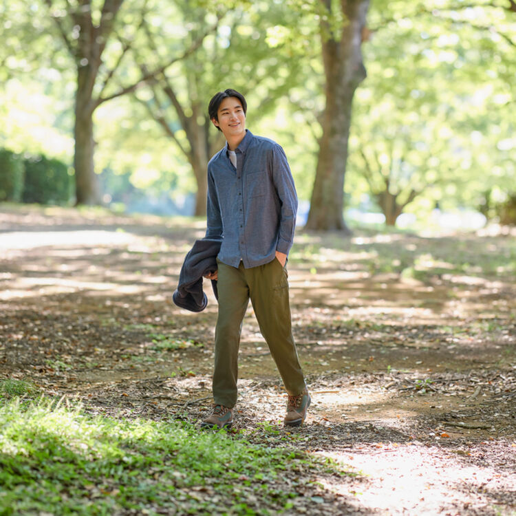 Thương hiệu UNIQLO chuyên cung cấp những mẫu áo sơ mi nam đẹp nhất hiện nay