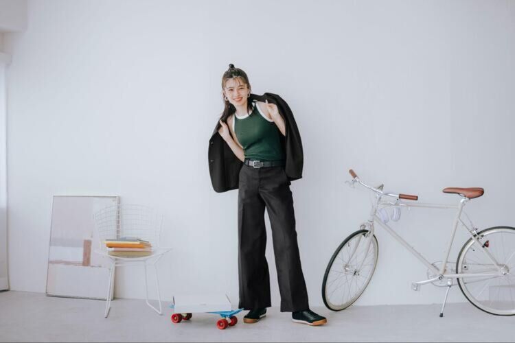 Cách phối đồ với Quần Chino Dáng Rộng và Áo Bra Top Dáng Lửng | Ringer cực tôn dáng