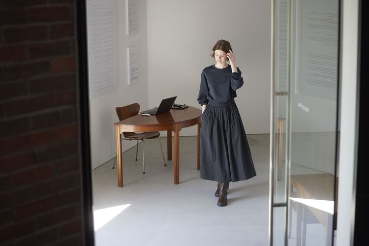 Cách phối đồ nữ sang trọng với chân váy mang đến vẻ nữ tính và dịu dàng