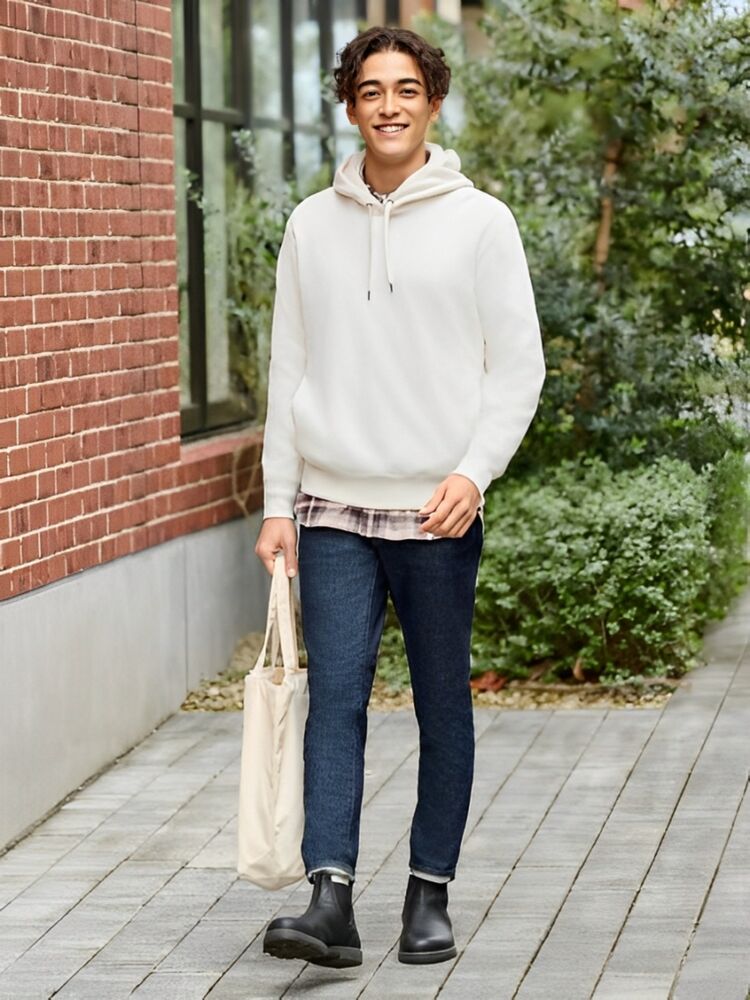 Phối đồ công sở nam với áo hoodie và quần jeans