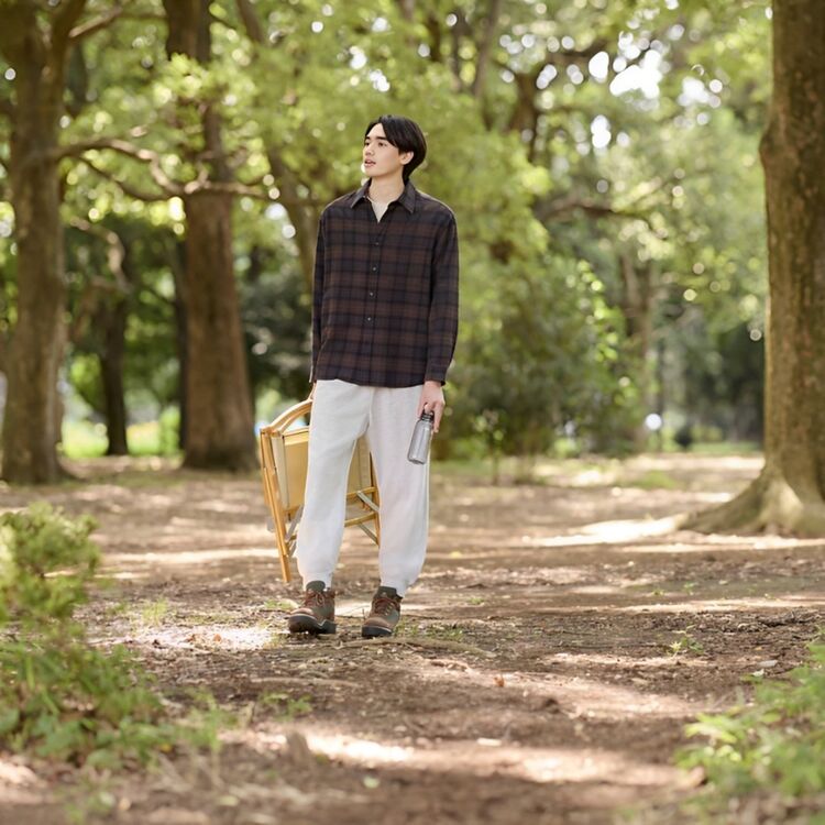 Phối áo sơ mi nam vải dạ với quần jogger