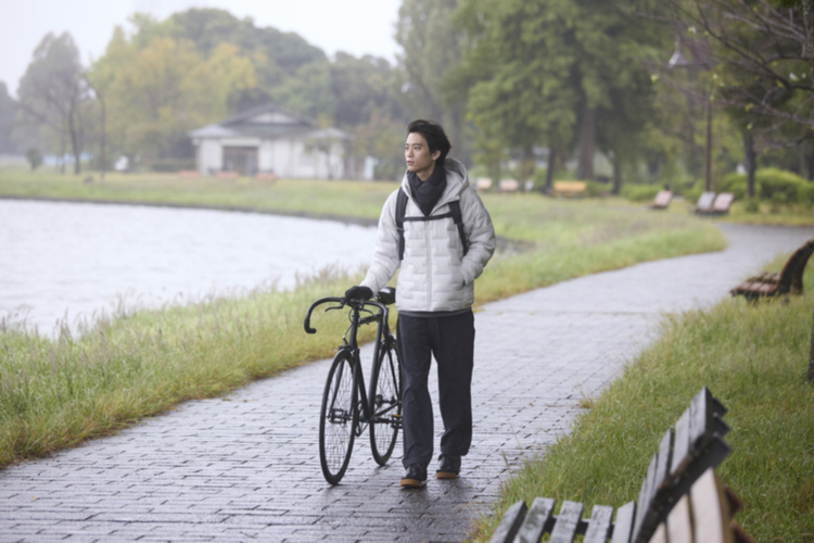 Lưu ý chọn trang phục tối màu, chất liệu thoải mái và mặc nhiều lớp để phối đồ mùa đông