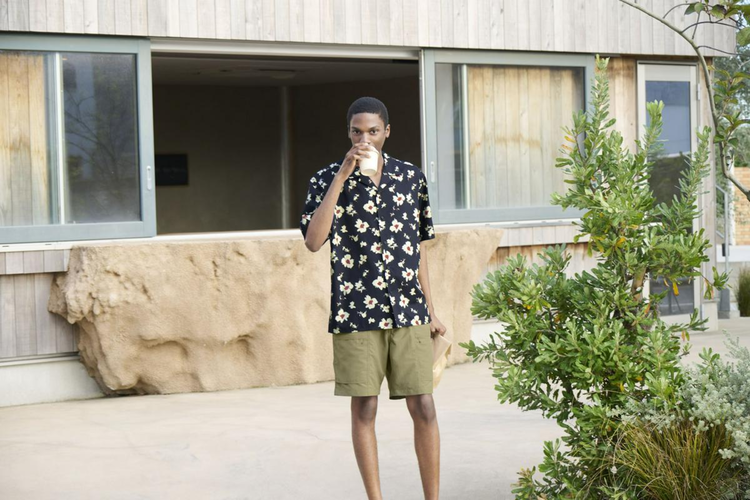 Phối quần short nam với áo sơ mi tay ngắn đẹp, trẻ trung