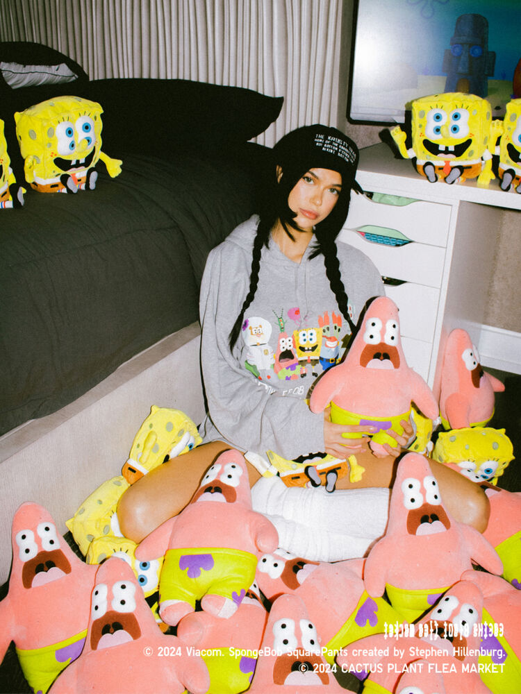 Phối đồ Tết đi chơi với áo hoodie năng động