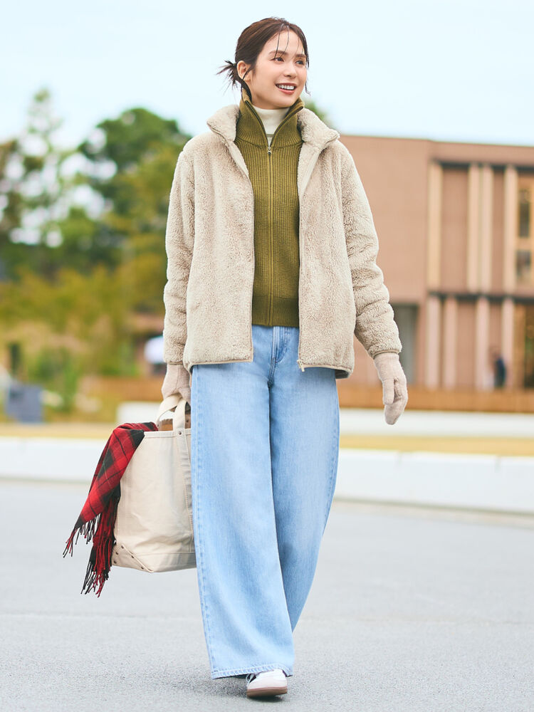 Phối đồ Tết với áo khoác lông cừu và quần jeans ấm áp, thời trang