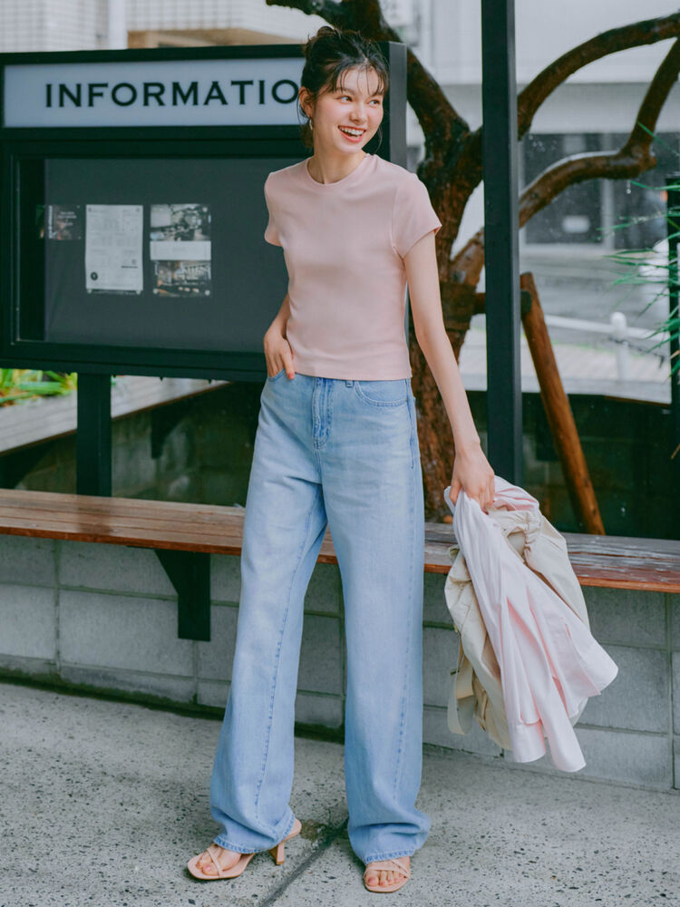 Phối đồ đi chơi Tết 2026 với áo croptop cá tính, giúp tôn vòng eo thon gọn