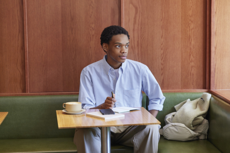 Phối đồ đơn giản, chuẩn Minimalism style với áo sơ mi