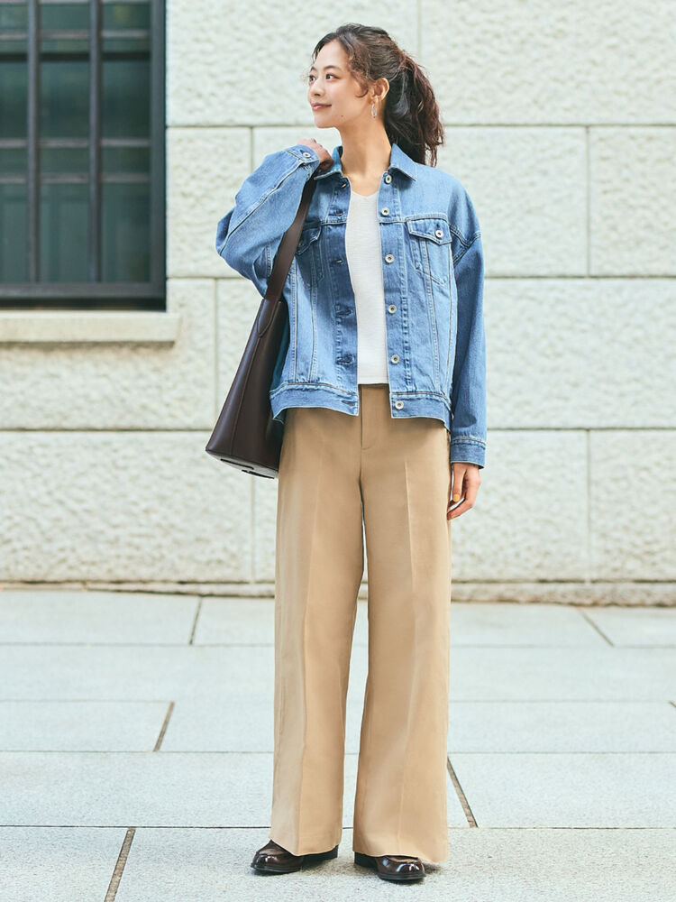 Phối đồ màu xanh lam kết hợp màu beige nhẹ nhàng, tinh tế