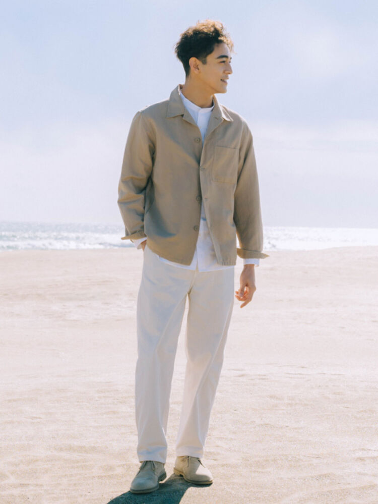 Style đi biển cho nam thu hút, lịch lãm với áo sơ mi dài tay