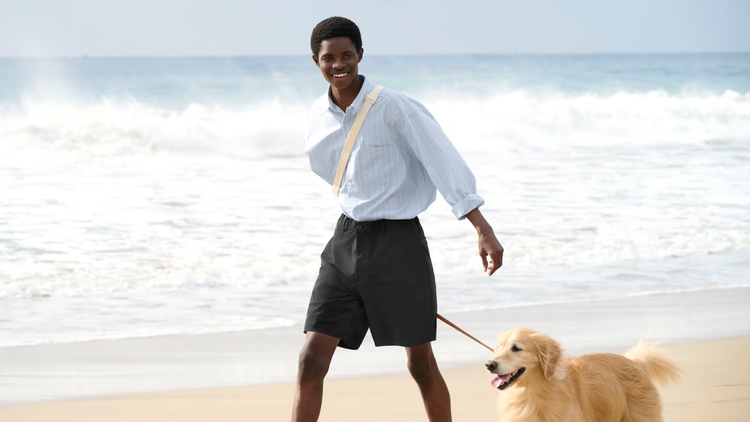 Phối đồ với quần short nam đi biển đơn giản, linh hoạt cho nam