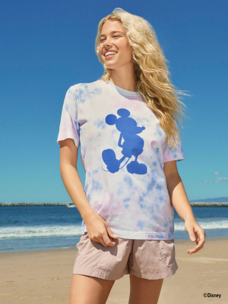 Phối đồ đi biển đơn giản mà đẹp với áo thun và quần short