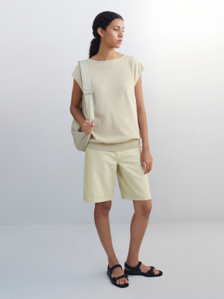 Các bạn da ngăm không nên chọn màu nude có sắc độ quá sáng để tránh làm làn da bị xỉn màu