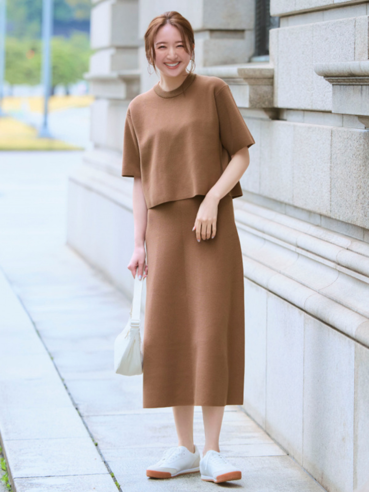 Phối đồ màu nâu và màu trắng đẹp, sang trọng, trang nhã