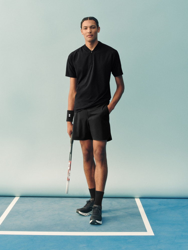 Màu đen là biểu tượng của sự bí ẩn, quyền lực và trang trọng