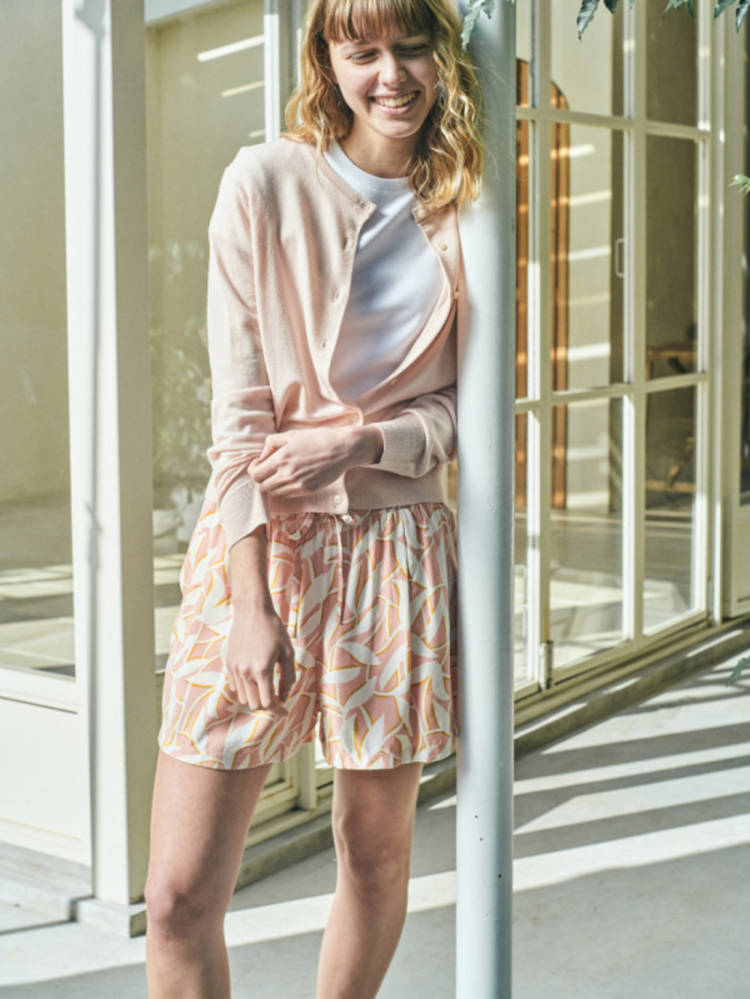 Màu be hồng là màu sắc kết hợp giữa sắc beige trung tính và gam hồng nhẹ nhàng