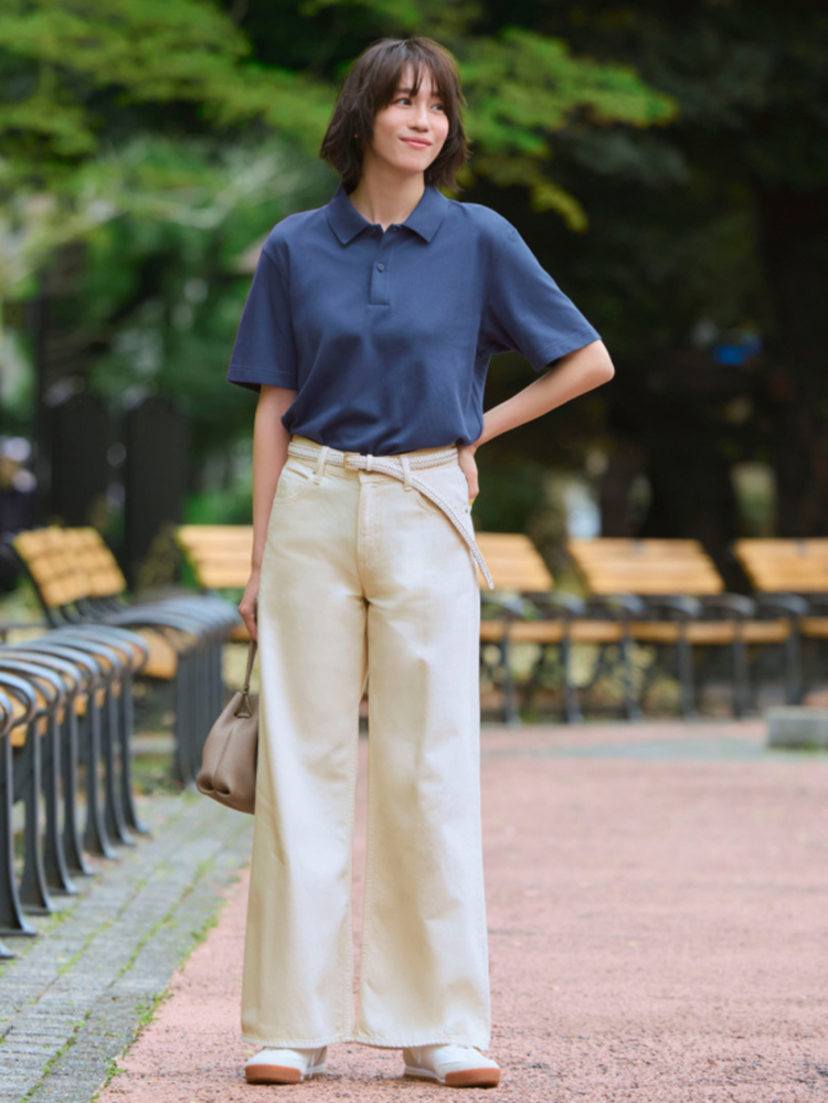 Màu be phối với màu xanh navy mang đến vẻ đẹp vừa cá tính, vừa sang trọng