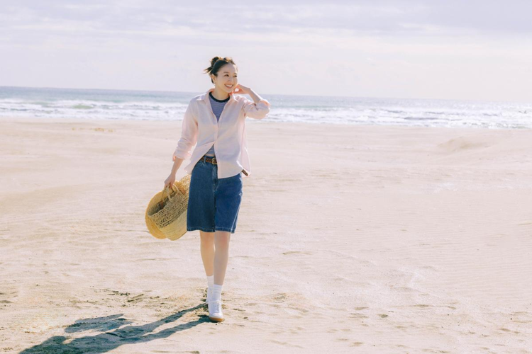 Phối đồ với màu hồng và màu chàm hiện đại, năng động, trẻ trung